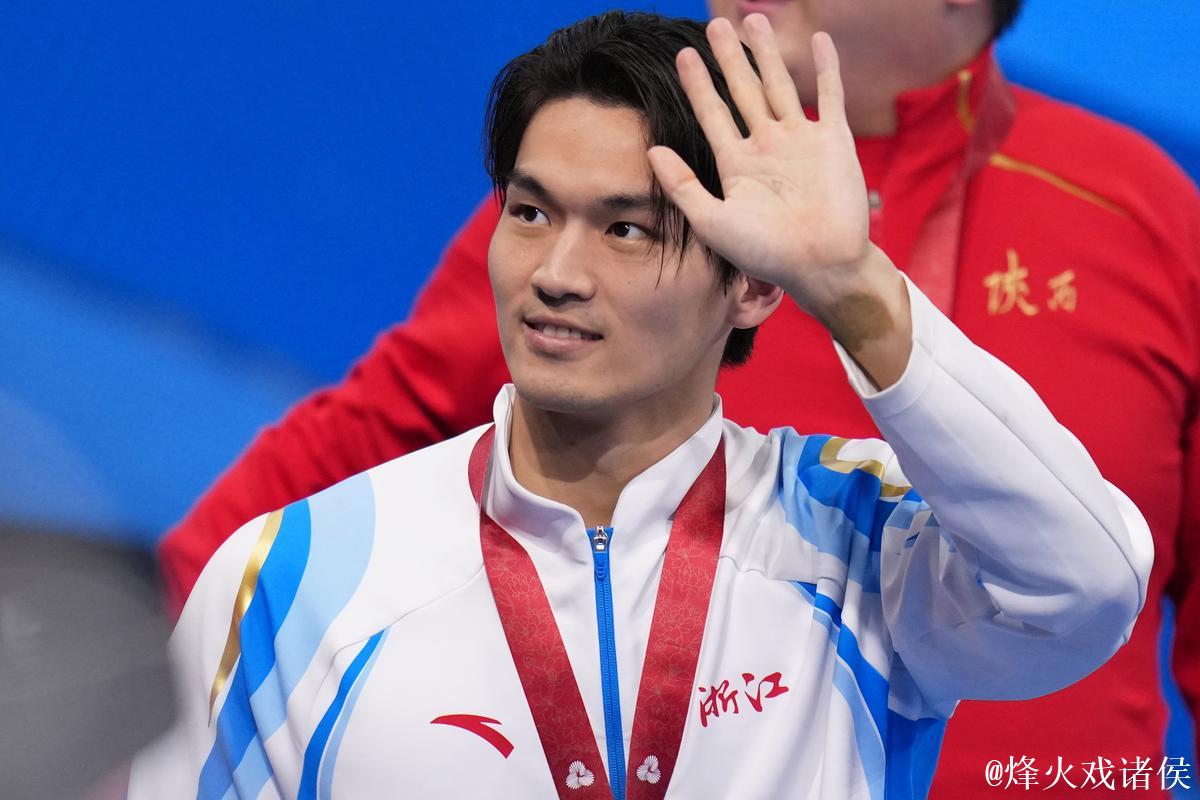 全运会游泳男子50米仰泳半决赛 徐嘉余打破全国纪录 全运会游泳男子50米仰泳半决赛 徐嘉余打破全国纪录