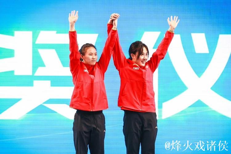 陈芋汐与掌敏洁摘得全运会女子双人10米台金牌