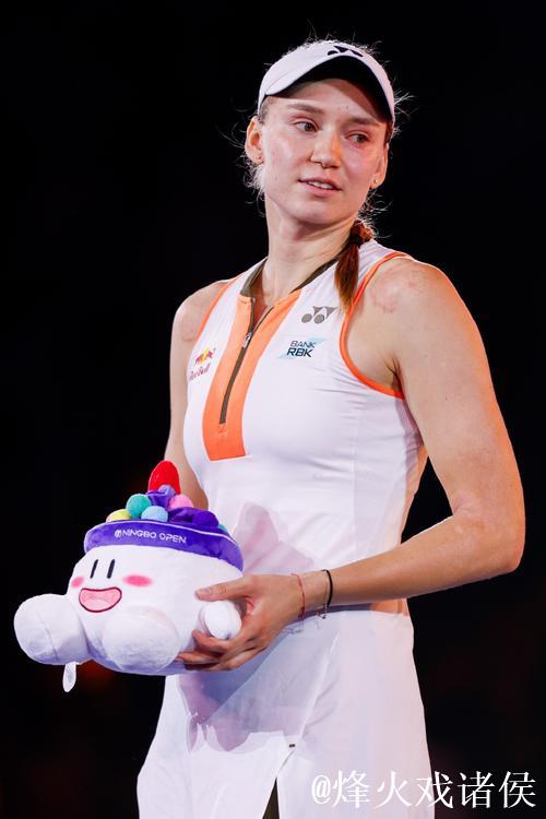 2026宁波网球公开赛:莱巴金娜勇夺女子单打冠军 2026宁波网球公开赛:莱巴金娜勇夺女子单打冠军
