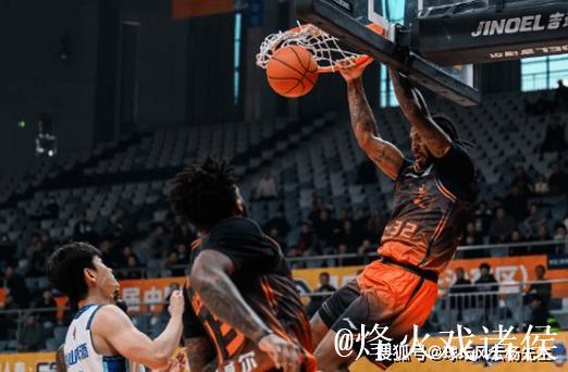 CBA俱乐部杯-克里斯砍下28+8 山东击败青岛挺进八强 CBA俱乐部杯-克里斯砍下28+8 山东击败青岛挺进八强